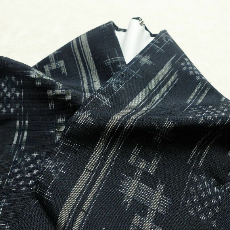 紬 混紡 古典柄 袷仕立て 身丈159.5cm 裄丈65cm 絣文様 着物 青・紺_画像17