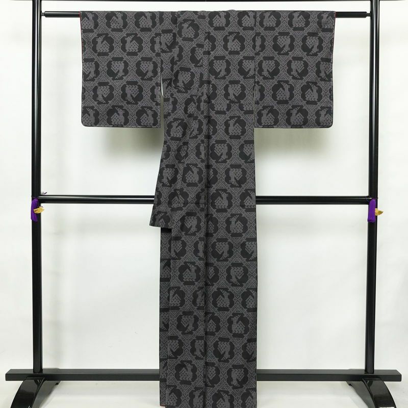 紬 しつけ糸付き 正絹 幾何学柄・抽象柄 袷仕立て 身丈163cm 裄丈63cm 黒_画像2
