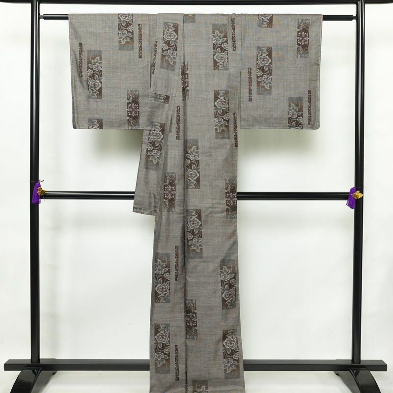 大島紬 良品 証紙なし 正絹 木の葉・植物柄 袷仕立て 身丈168cm 裄丈69cm 一部しつけ糸付き 着物 茶_画像2