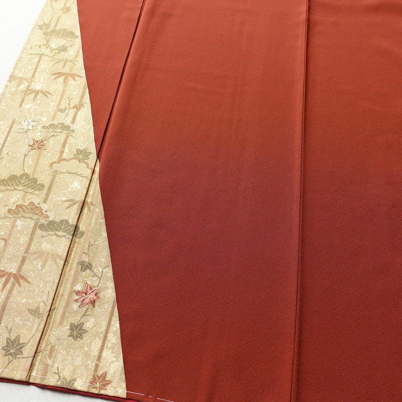 付け下げ 良品 しつけ糸付き 縮緬 正絹 古典柄 袷仕立て 身丈164cm 裄丈70cm 箔 刺繍 フォーマル 着物 松 紅葉 赤・朱_画像4