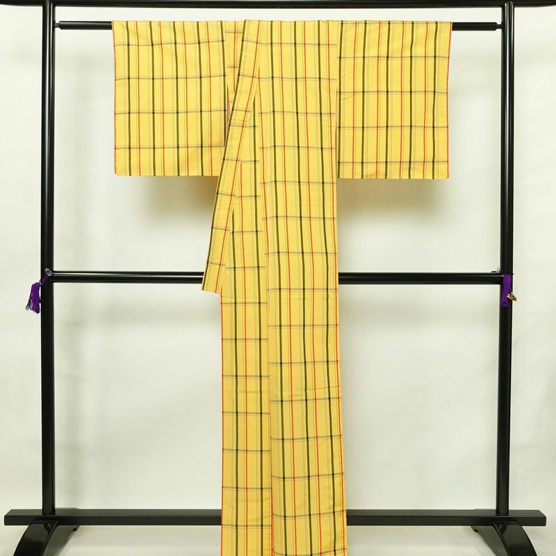 紬 しつけ糸付き ポリエステル チェック・格子柄 袷仕立て 身丈161cm 裄丈66.5cm 着物 黄・黄土色_画像2