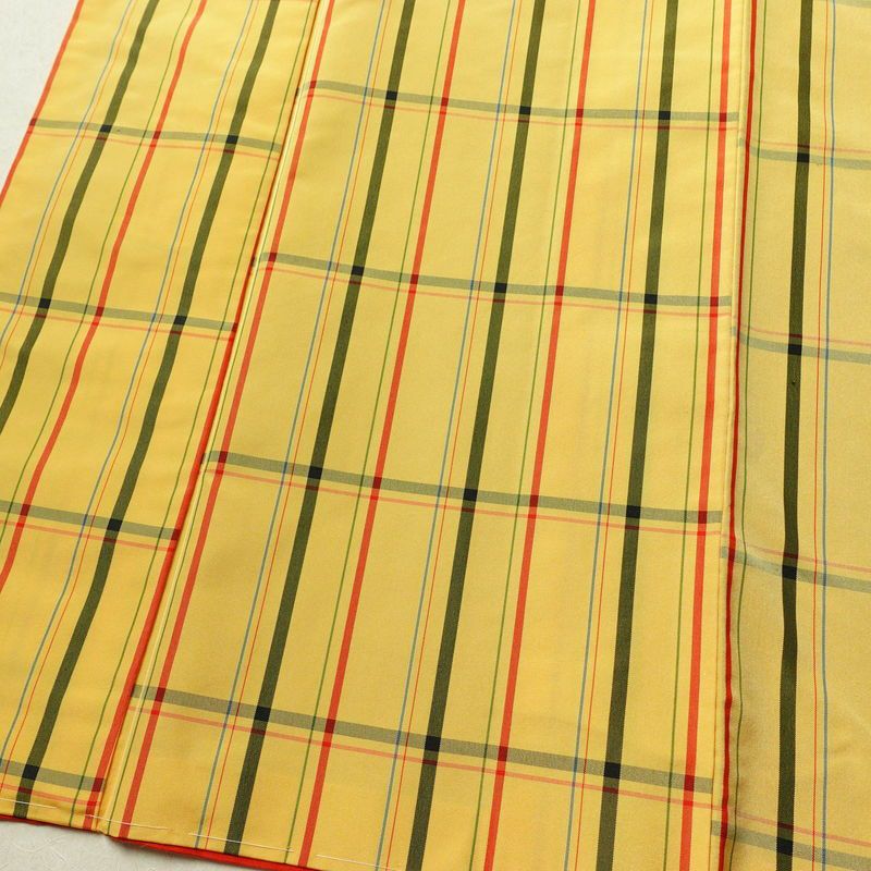 紬 しつけ糸付き ポリエステル チェック・格子柄 袷仕立て 身丈161cm 裄丈66.5cm 着物 黄・黄土色_画像4