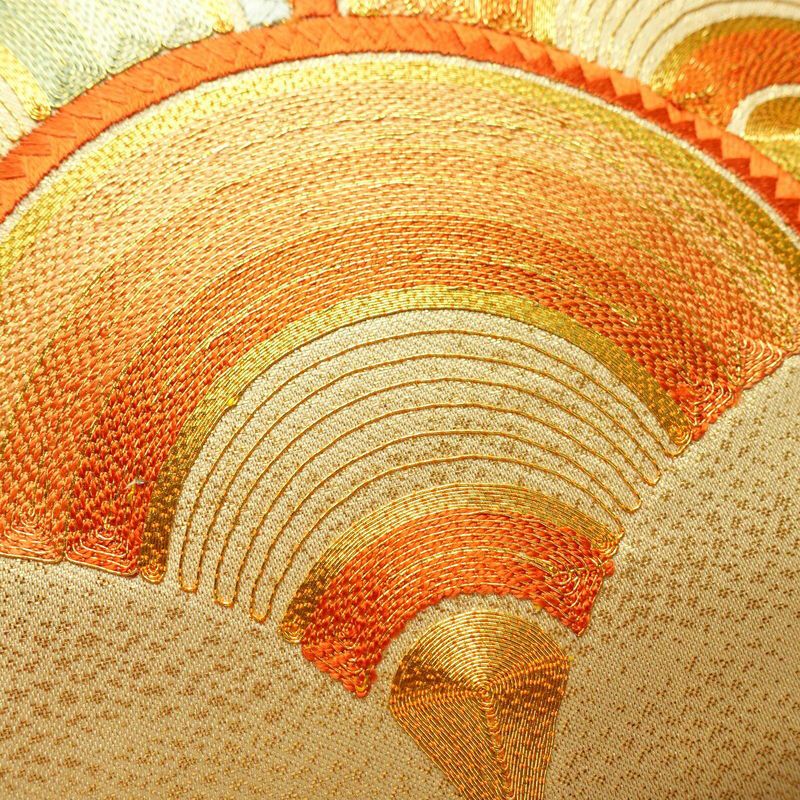 名古屋帯 太鼓柄 金駒刺繍 正絹 流水・波柄 名古屋仕立て 箔 刺繍 帯 ベージュ_画像4