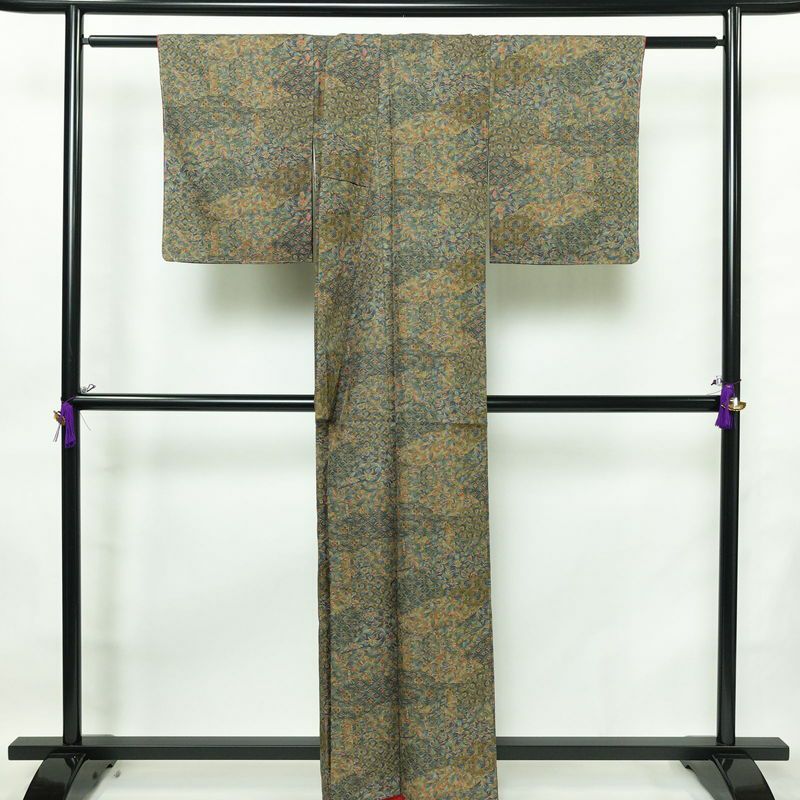 小紋 美品 しつけ糸付き 総柄 正絹 木の葉・植物柄 袷仕立て 身丈160.5cm 裄丈65cm 着物 緑・うぐいす色_画像2