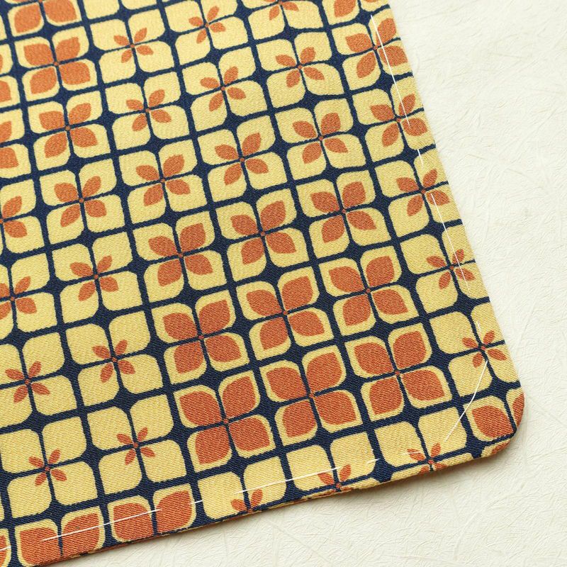 小紋 良品 縮緬 総柄 正絹 花柄 袷仕立て 身丈158.5cm 裄丈67cm 一部しつけ糸付き レトロ 着物 黄・黄土色_画像14