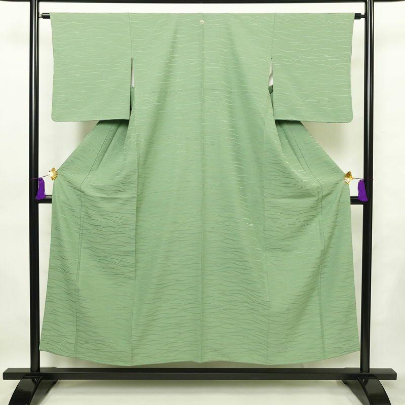 色無地 一つ紋付き 正絹 木の葉・植物柄 袷仕立て 身丈153cm 裄丈64.5cm 一部しつけ糸付き 着物 緑・うぐいす色_画像1