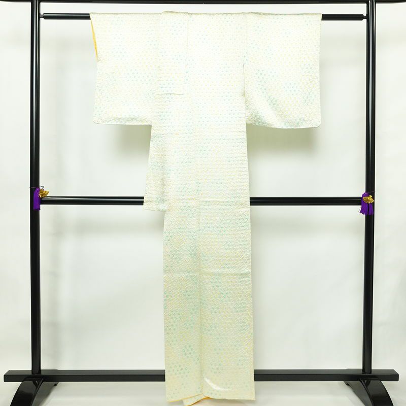 小紋 絞り しつけ糸付き 正絹 古典柄 袷仕立て 身丈160cm 裄丈65.5cm 着物 クリーム_画像2