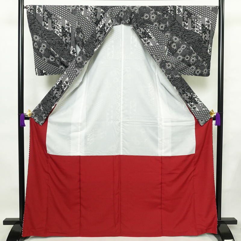 小紋 縮緬 総柄 ポリエステル 古典柄 袷仕立て 身丈167.5cm 裄丈67cm 着物 黒_画像3