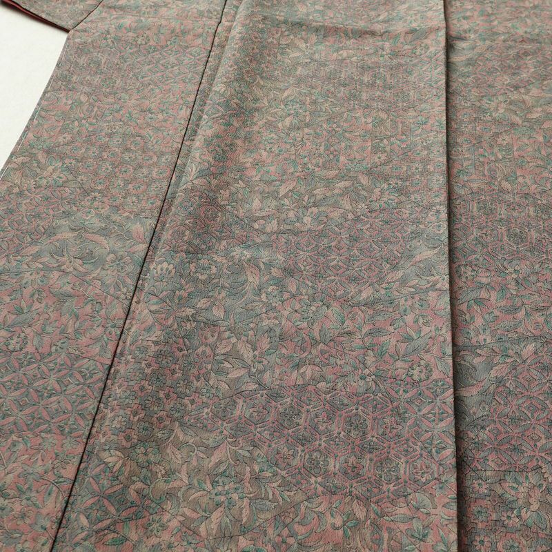 小紋 良品 しつけ糸付き 縮緬 総柄 ポリエステル 木の葉・植物柄 袷仕立て 身丈166cm 裄丈66cm 着物 多色使い_画像5