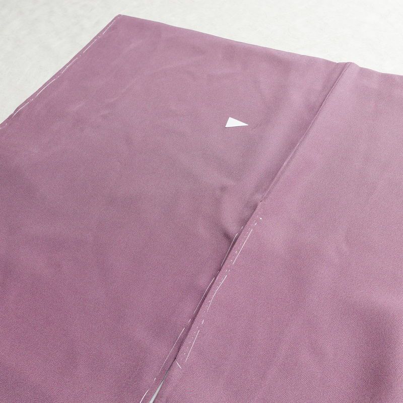 色無地 古法草木染 しつけ糸付き 鮫小紋 正絹 流水・波柄 袷仕立て 身丈169cm 裄丈68.5cm 着物 紫・藤色_画像9