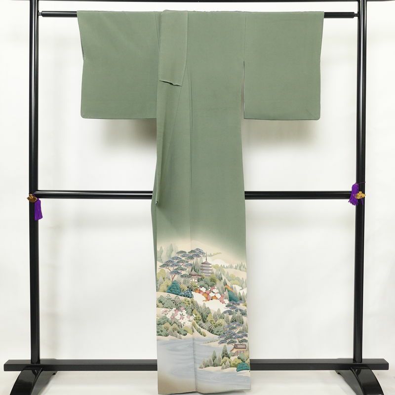 色留袖 縮緬 一つ紋付き 正絹 風景柄 袷仕立て 身丈160cm 裄丈67cm 共八掛 フォーマル 着物 緑・うぐいす色_画像2