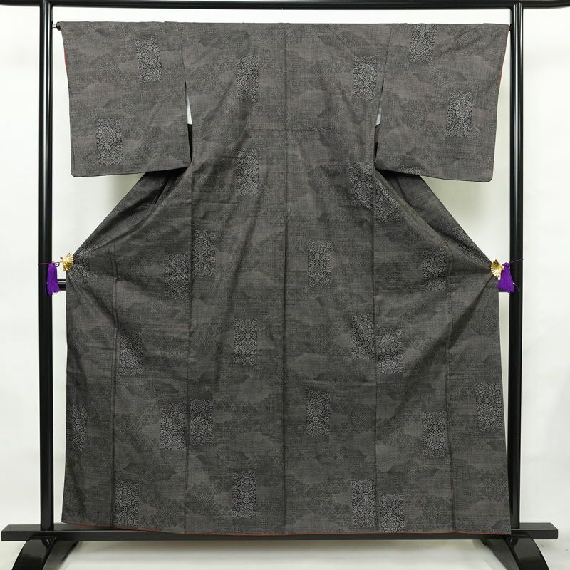 大島紬 正絹 幾何学柄・抽象柄 袷仕立て 身丈158.5cm 裄丈66.5cm 着物 グレー_画像1