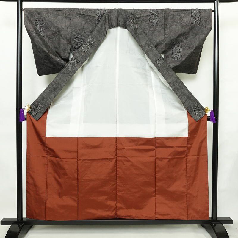 大島紬 正絹 幾何学柄・抽象柄 袷仕立て 身丈158.5cm 裄丈66.5cm 着物 グレー_画像3