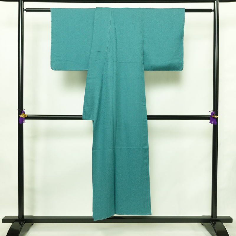 色無地 しつけ糸付き 一つ紋付き 正絹 袷仕立て 身丈148cm 裄丈63cm フォーマル 着物 緑・うぐいす色_画像2