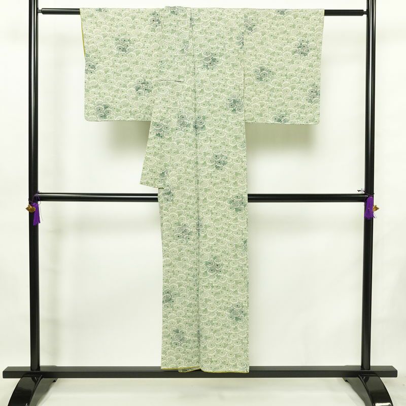 小紋 しつけ糸付き 縮緬 総柄 正絹 花柄 袷仕立て 身丈150.5cm 裄丈64cm 着物 緑・うぐいす色_画像2