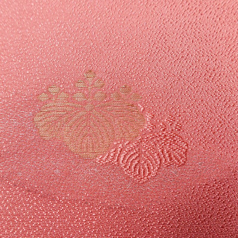 小紋 良品 一つ紋付き 付下小紋 五三の桐 桐 正絹 家紋柄 袷仕立て 身丈162cm 裄丈67cm 一部しつけ糸付き 金糸 着物 ピンク_画像8