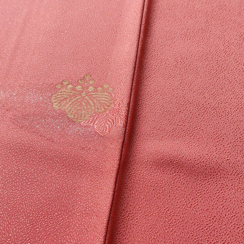 小紋 良品 一つ紋付き 付下小紋 五三の桐 桐 正絹 家紋柄 袷仕立て 身丈162cm 裄丈67cm 一部しつけ糸付き 金糸 着物 ピンク_画像10