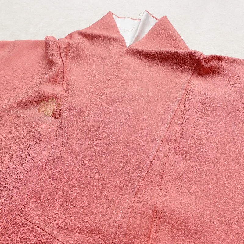 小紋 良品 一つ紋付き 付下小紋 五三の桐 桐 正絹 家紋柄 袷仕立て 身丈162cm 裄丈67cm 一部しつけ糸付き 金糸 着物 ピンク_画像17