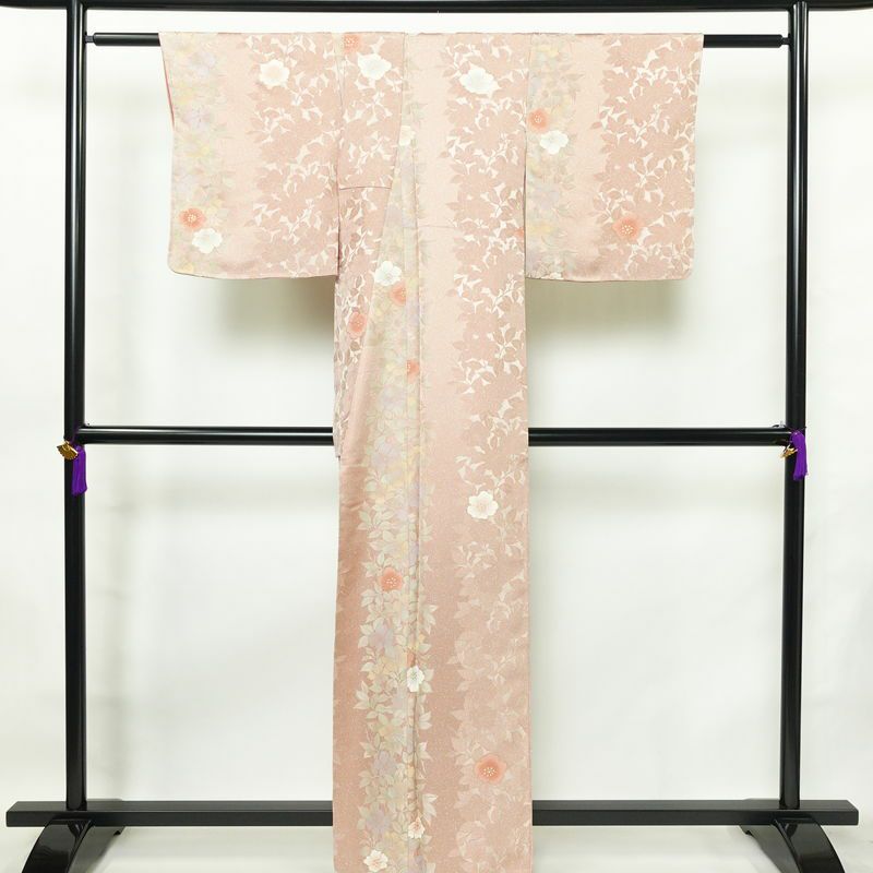 小紋 美品 柄生かし染 しつけ糸付き 一つ紋付き 正絹 花柄 袷仕立て 身丈160cm 裄丈66cm 金彩 着物 ピンク_画像2