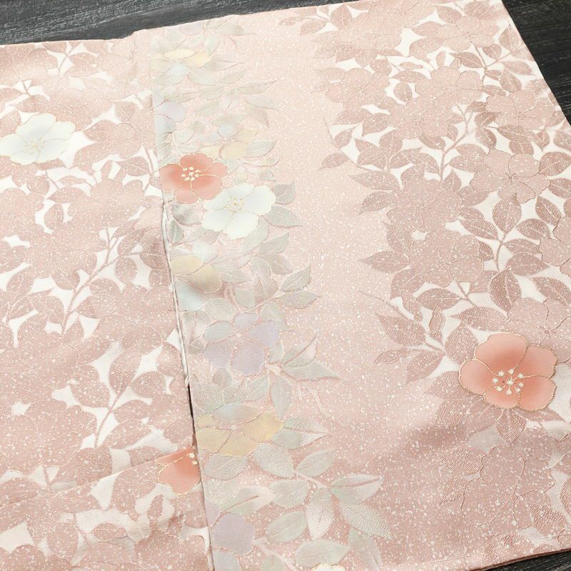 小紋 美品 柄生かし染 しつけ糸付き 一つ紋付き 正絹 花柄 袷仕立て 身丈160cm 裄丈66cm 金彩 着物 ピンク_画像13