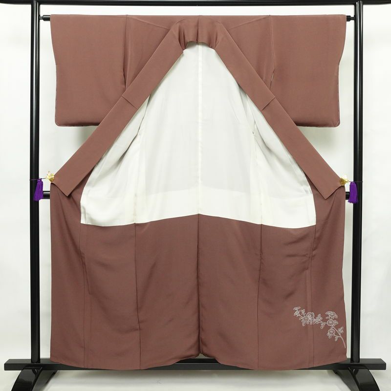 色留袖 美品 金駒刺繍 一つ紋付き 正絹 人物・動物柄 袷仕立て 身丈158cm 裄丈65cm 箔 刺繍 一部しつけ糸付き 金糸 フォーマル 扇子 着物 茶_画像3