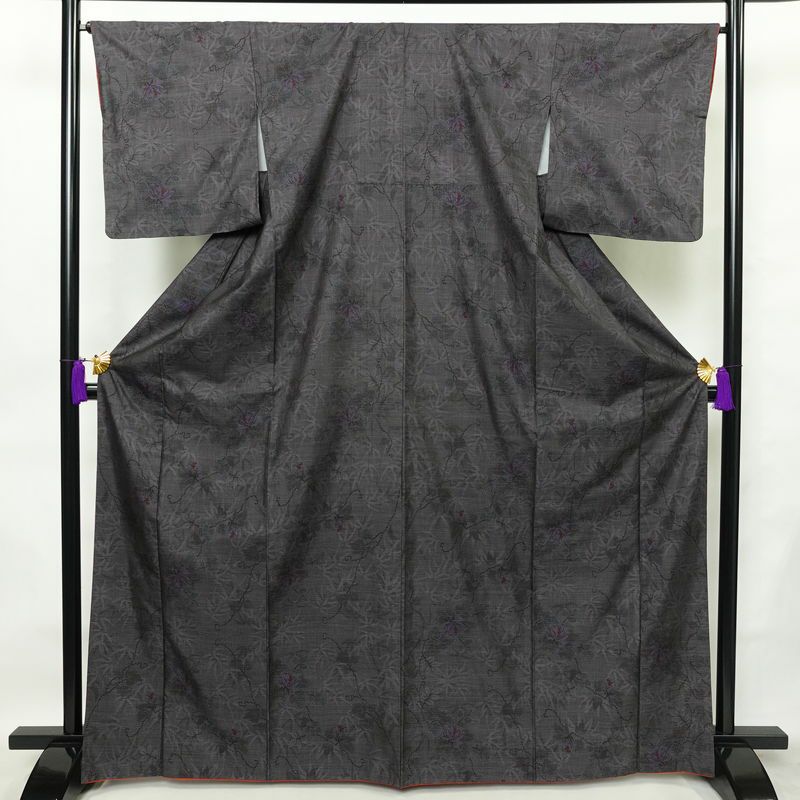 大島紬 良品 証紙あり 正絹 木の葉・植物柄 袷仕立て 身丈166.5cm 裄丈66.5cm 着物 紫・藤色_画像1