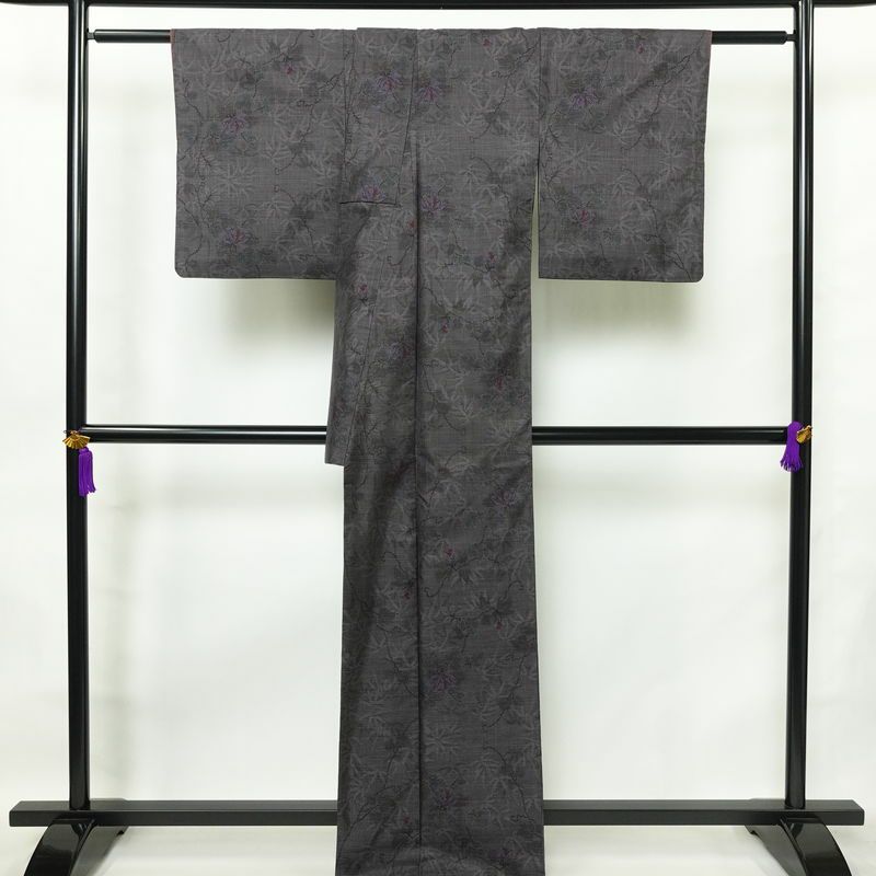 大島紬 良品 証紙あり 正絹 木の葉・植物柄 袷仕立て 身丈166.5cm 裄丈66.5cm 着物 紫・藤色_画像2