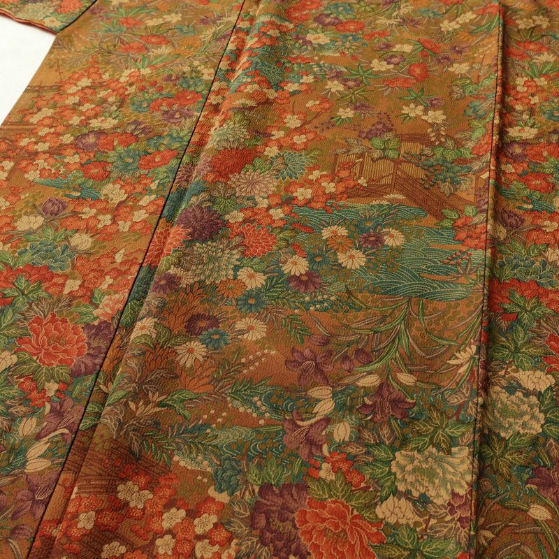 小紋 縮緬 総柄 正絹 花柄 袷仕立て 身丈162.5cm 裄丈66.5cm 一部しつけ糸付き 着物 茶_画像5