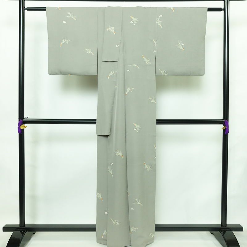 小紋 正絹 木の葉・植物柄 袷仕立て 身丈161cm 裄丈68cm 金彩 着物 グレー_画像2
