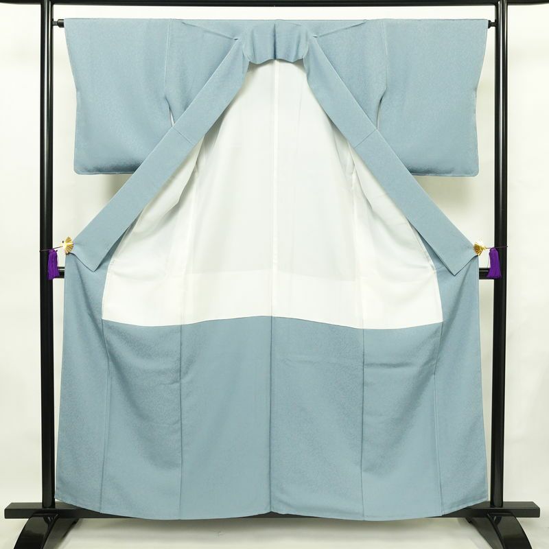 色無地 美品 しつけ糸付き 縮緬 一つ紋付き 正絹 木の葉・植物柄 袷仕立て 身丈158.5cm 裄丈65.5cm 共八掛 フォーマル 着物 青・紺_画像3