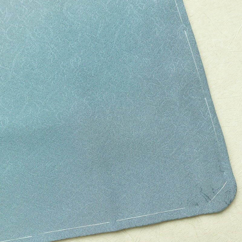 色無地 美品 しつけ糸付き 縮緬 一つ紋付き 正絹 木の葉・植物柄 袷仕立て 身丈158.5cm 裄丈65.5cm 共八掛 フォーマル 着物 青・紺_画像15