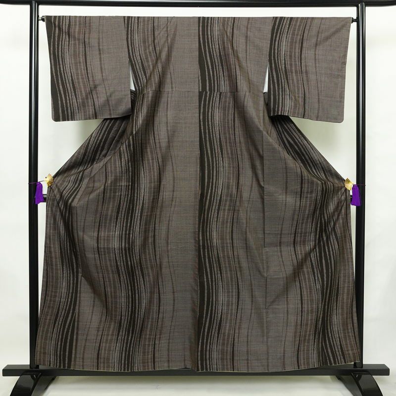 大島紬 良品 証紙なし 正絹 縞柄・線柄 袷仕立て 身丈158cm 裄丈65.5cm 着物 茶_画像1