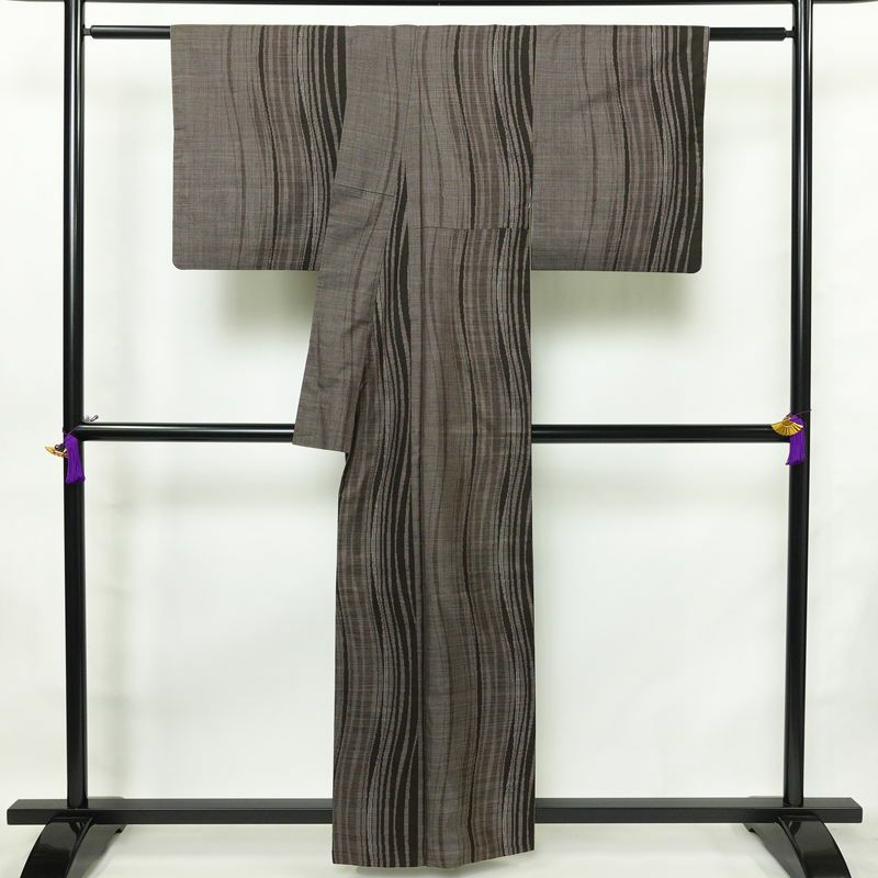 大島紬 良品 証紙なし 正絹 縞柄・線柄 袷仕立て 身丈158cm 裄丈65.5cm 着物 茶_画像2