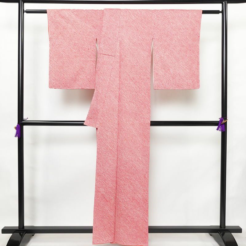 小紋 良品 しつけ糸付き 絞り 総絞り 正絹 古典柄 袷仕立て 身丈158.5cm 裄丈64.5cm 着物 ピンク_画像2