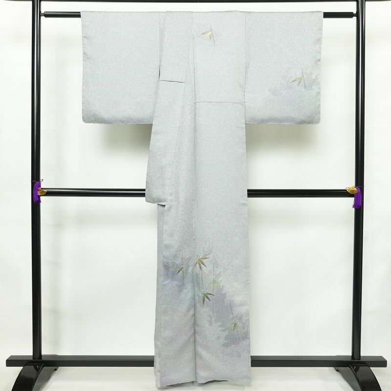 付け下げ 美品 スワトウ刺繍 正絹 木の葉・植物柄 袷仕立て 身丈159cm 裄丈65.5cm 刺繍 一部しつけ糸付き フォーマル 着物 青・紺_画像2