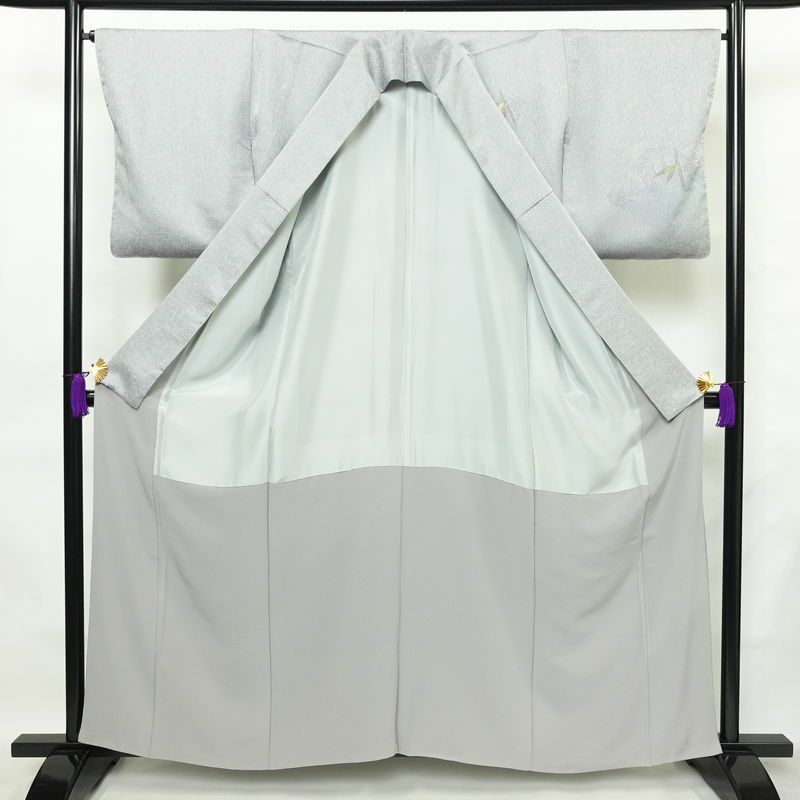 付け下げ 美品 スワトウ刺繍 正絹 木の葉・植物柄 袷仕立て 身丈159cm 裄丈65.5cm 刺繍 一部しつけ糸付き フォーマル 着物 青・紺_画像3