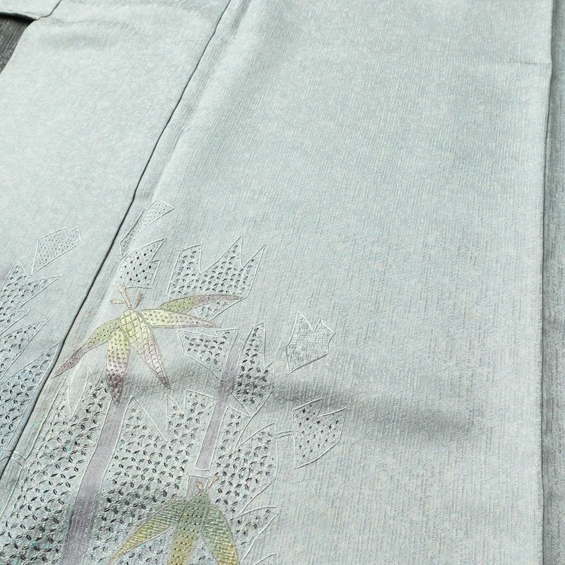 付け下げ 美品 スワトウ刺繍 正絹 木の葉・植物柄 袷仕立て 身丈159cm 裄丈65.5cm 刺繍 一部しつけ糸付き フォーマル 着物 青・紺_画像5