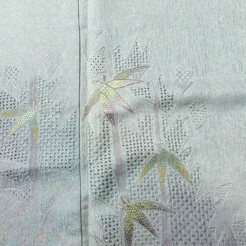 付け下げ 美品 スワトウ刺繍 正絹 木の葉・植物柄 袷仕立て 身丈159cm 裄丈65.5cm 刺繍 一部しつけ糸付き フォーマル 着物 青・紺_画像6