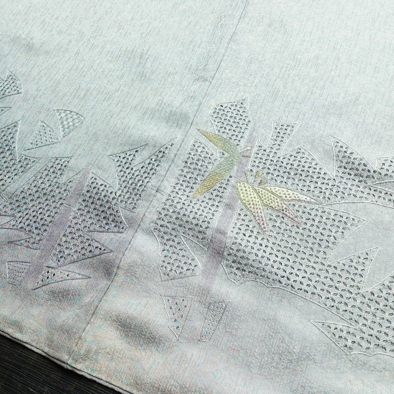 付け下げ 美品 スワトウ刺繍 正絹 木の葉・植物柄 袷仕立て 身丈159cm 裄丈65.5cm 刺繍 一部しつけ糸付き フォーマル 着物 青・紺_画像12