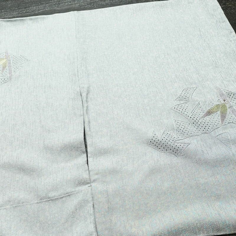 付け下げ 美品 スワトウ刺繍 正絹 木の葉・植物柄 袷仕立て 身丈159cm 裄丈65.5cm 刺繍 一部しつけ糸付き フォーマル 着物 青・紺_画像13