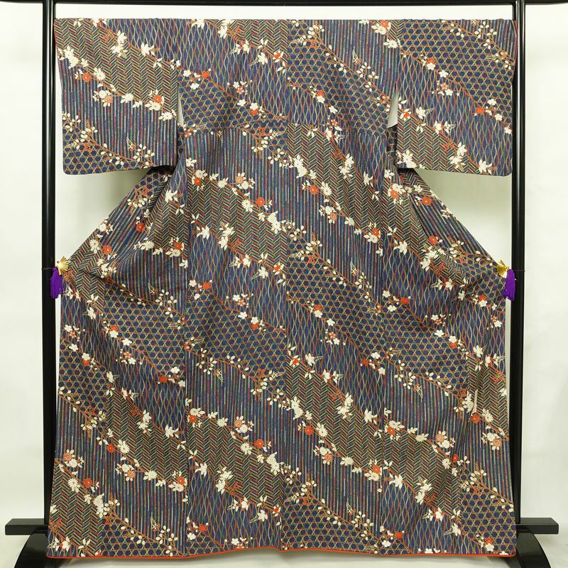 小紋 三田村環 落款入り 総柄 正絹 古典柄 袷仕立て 身丈165.5cm 裄丈70.5cm 菊 金彩 着物 青・紺_画像1