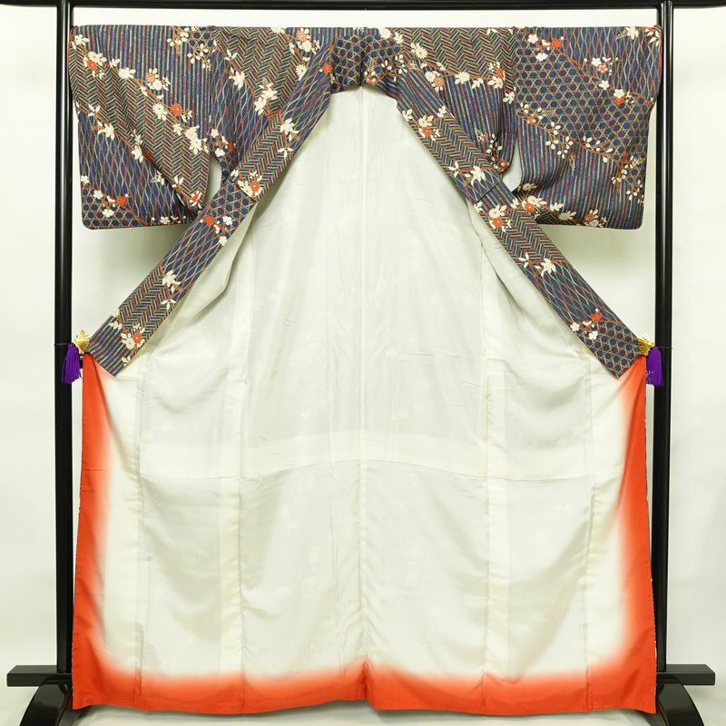 小紋 三田村環 落款入り 総柄 正絹 古典柄 袷仕立て 身丈165.5cm 裄丈70.5cm 菊 金彩 着物 青・紺_画像3