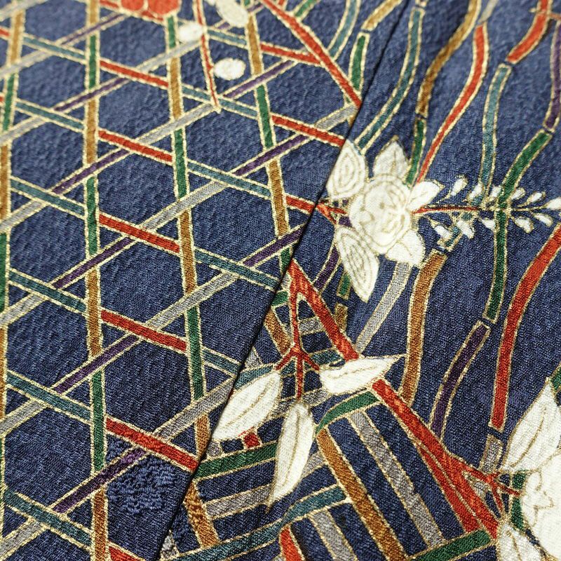 小紋 三田村環 落款入り 総柄 正絹 古典柄 袷仕立て 身丈165.5cm 裄丈70.5cm 菊 金彩 着物 青・紺_画像8