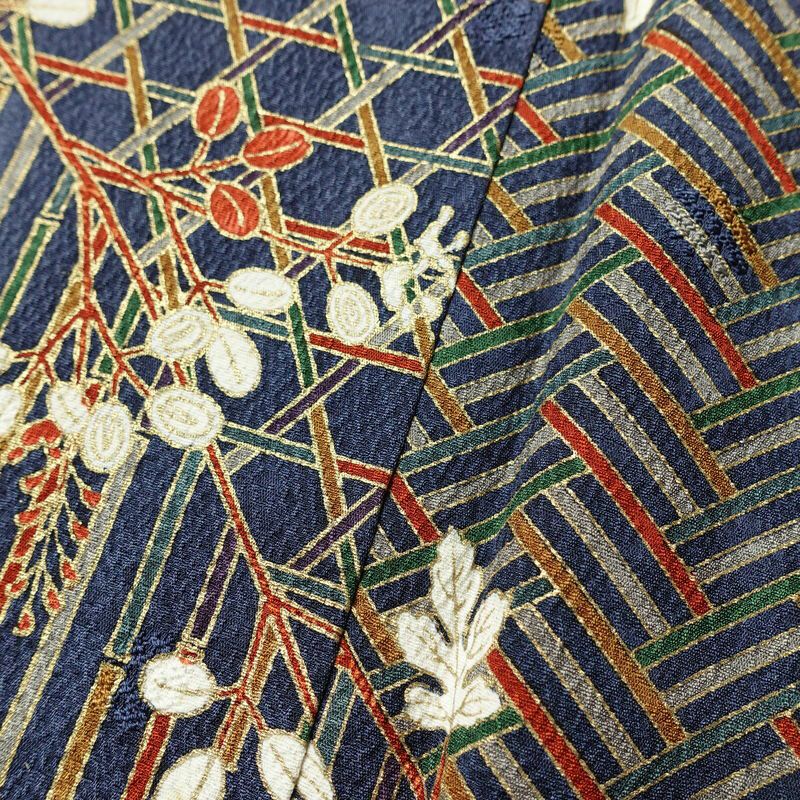 小紋 三田村環 落款入り 総柄 正絹 古典柄 袷仕立て 身丈165.5cm 裄丈70.5cm 菊 金彩 着物 青・紺_画像9
