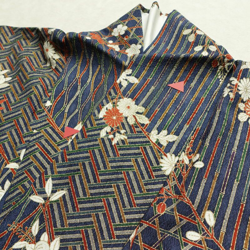 小紋 三田村環 落款入り 総柄 正絹 古典柄 袷仕立て 身丈165.5cm 裄丈70.5cm 菊 金彩 着物 青・紺_画像14