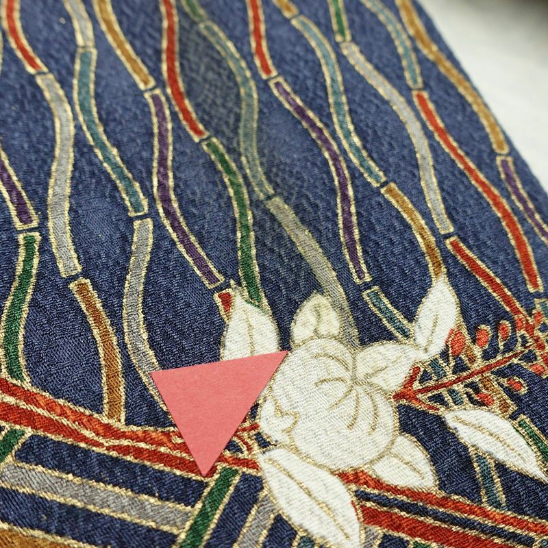 小紋 三田村環 落款入り 総柄 正絹 古典柄 袷仕立て 身丈165.5cm 裄丈70.5cm 菊 金彩 着物 青・紺_画像16