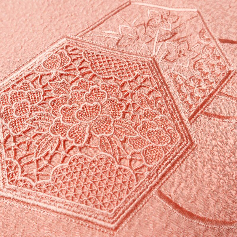 付け下げ 美品 堅牢染 ケミカル刺繍 しつけ糸付き 一つ紋付き 正絹 古典柄 袷仕立て 身丈160cm 裄丈62.5cm 刺繍 フォーマル 着物 ピンク_画像7