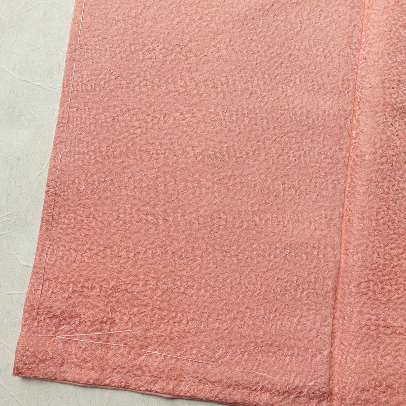 付け下げ 美品 堅牢染 ケミカル刺繍 しつけ糸付き 一つ紋付き 正絹 古典柄 袷仕立て 身丈160cm 裄丈62.5cm 刺繍 フォーマル 着物 ピンク_画像11