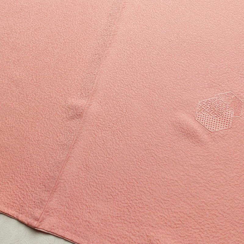 付け下げ 美品 堅牢染 ケミカル刺繍 しつけ糸付き 一つ紋付き 正絹 古典柄 袷仕立て 身丈160cm 裄丈62.5cm 刺繍 フォーマル 着物 ピンク_画像12