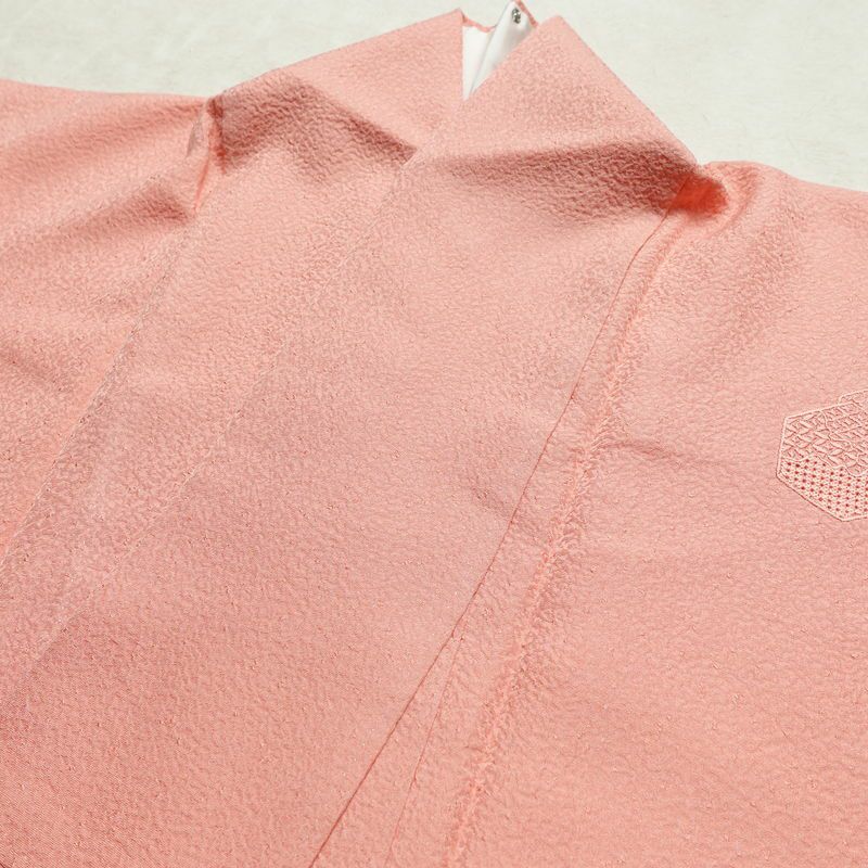 付け下げ 美品 堅牢染 ケミカル刺繍 しつけ糸付き 一つ紋付き 正絹 古典柄 袷仕立て 身丈160cm 裄丈62.5cm 刺繍 フォーマル 着物 ピンク_画像17